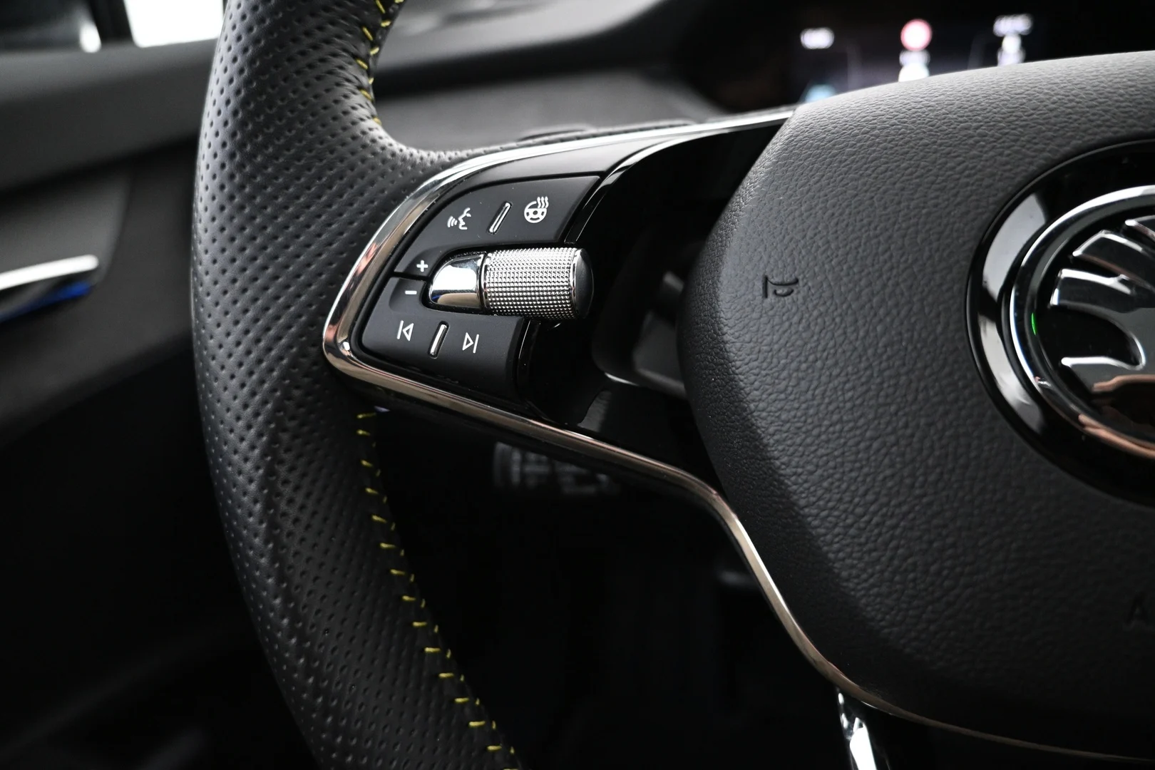 Car Image - 1kbSoFtUINE9LelmyXzpzg