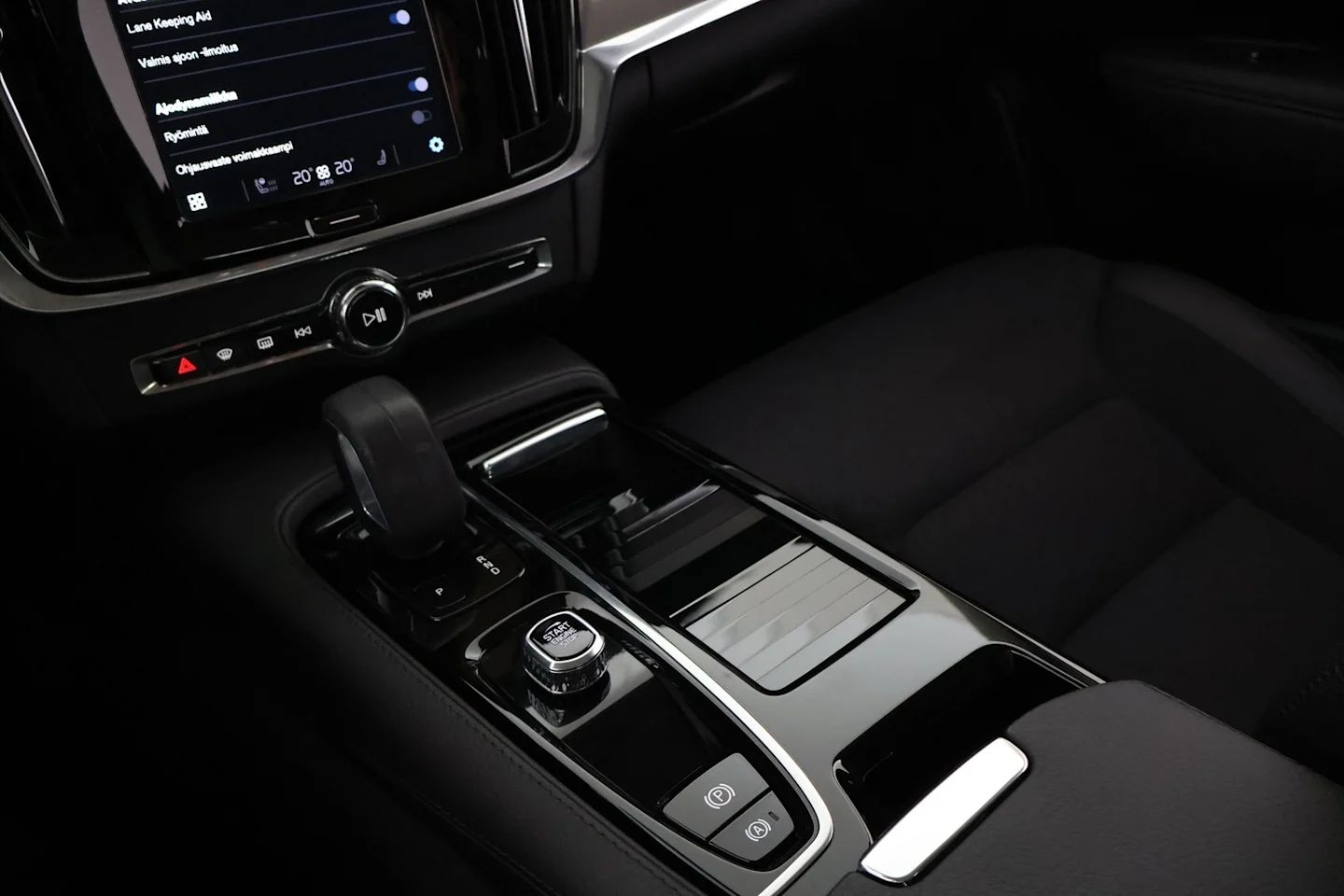 Car Image - 3YH1vpQW71BFXo5zbQGTJ6