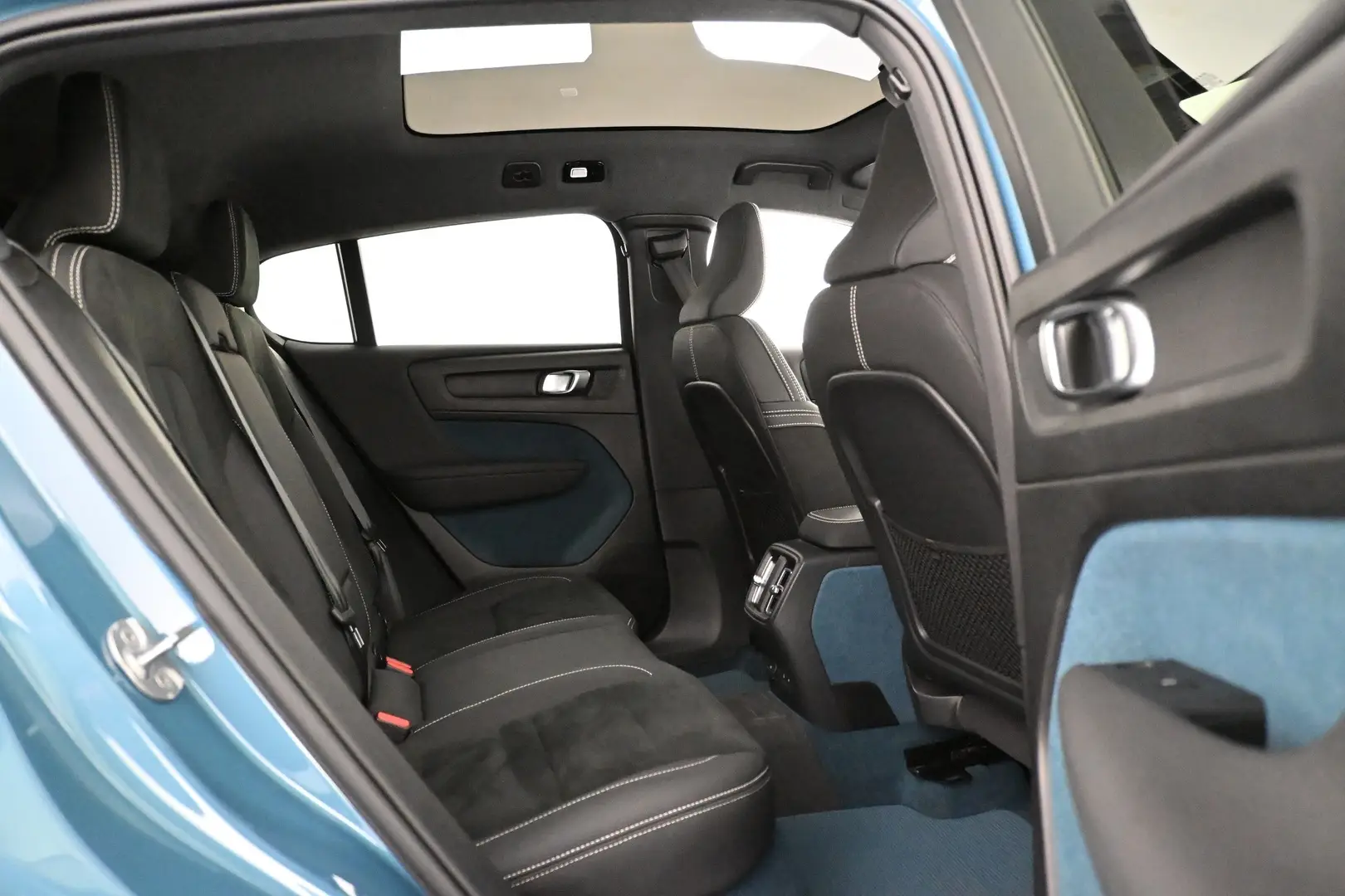 Car Image - 7DTzO37fzch0JrgK4MvxDi