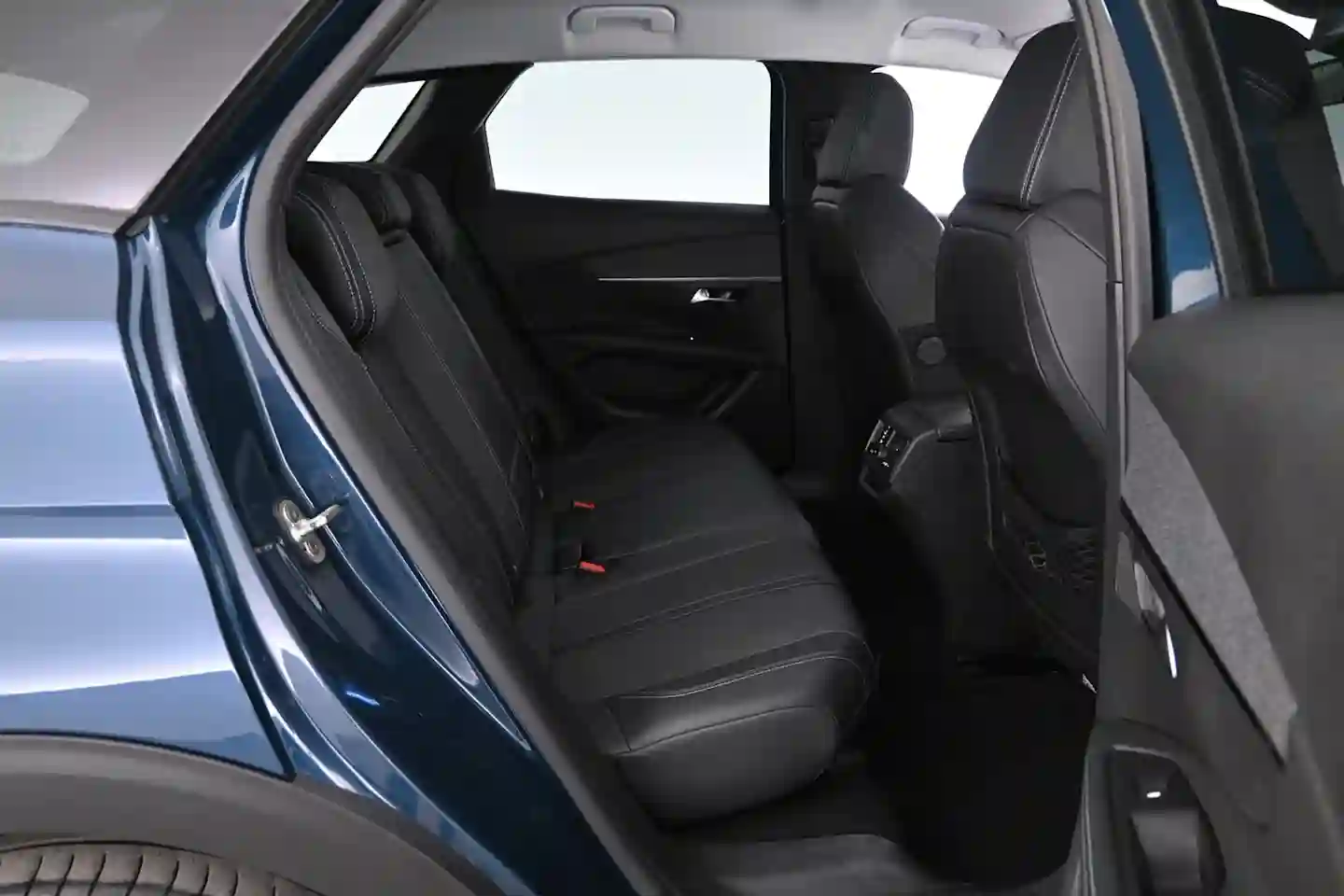 Car Image - 3R0En8F9nL2cBXsMDIMh8N