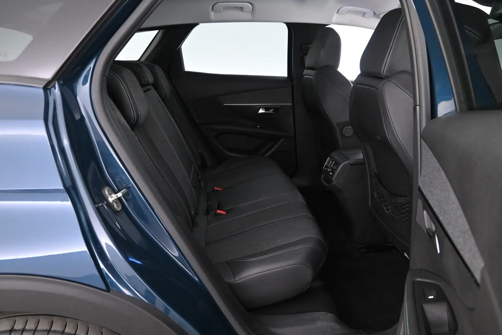 Car Image - 3R0En8F9nL2cBXsMDIMh8N