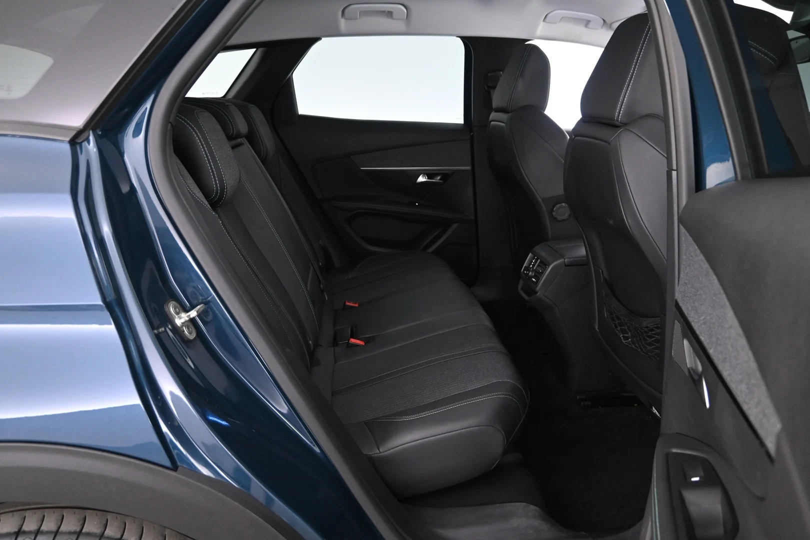 Car Image - 3R0En8F9nL2cBXsMDIMh8N