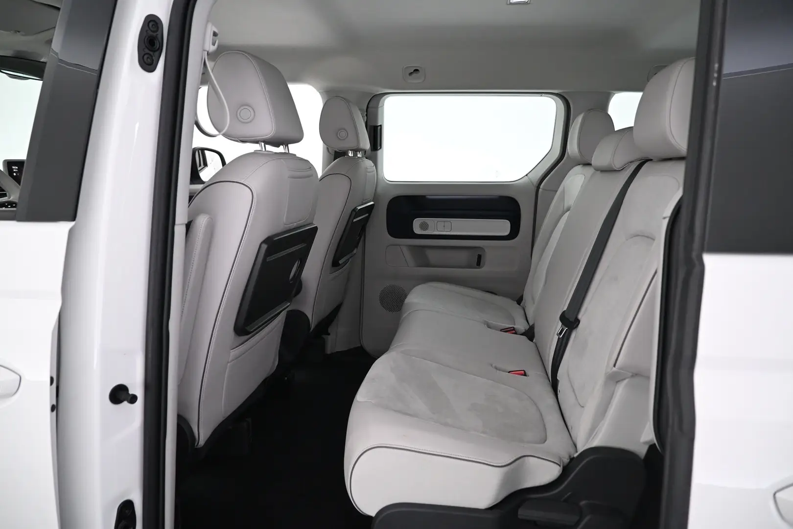 Car Image - 4wIv2Y1RNKtPKooBX0C2xs