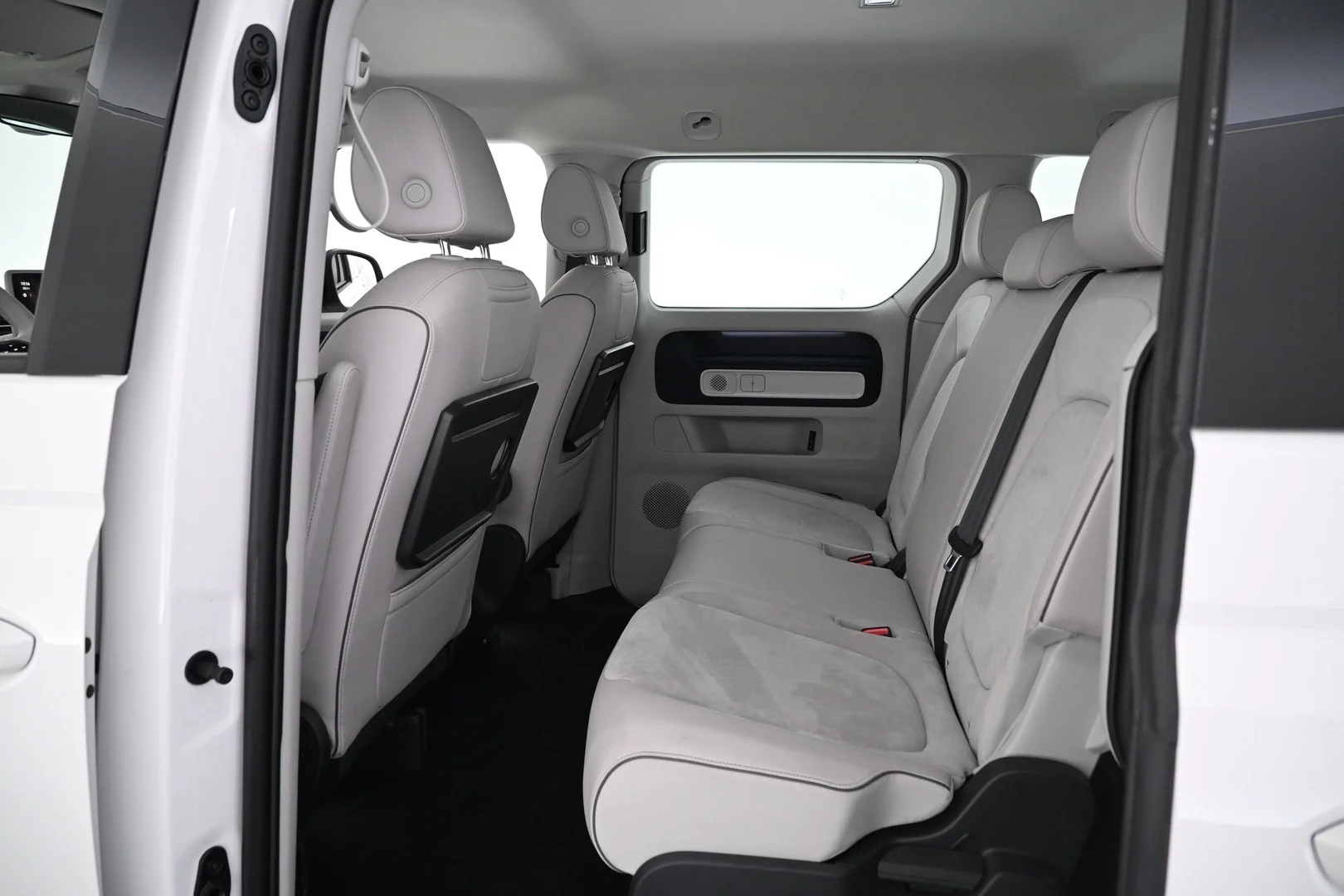 Car Image - 4wIv2Y1RNKtPKooBX0C2xs