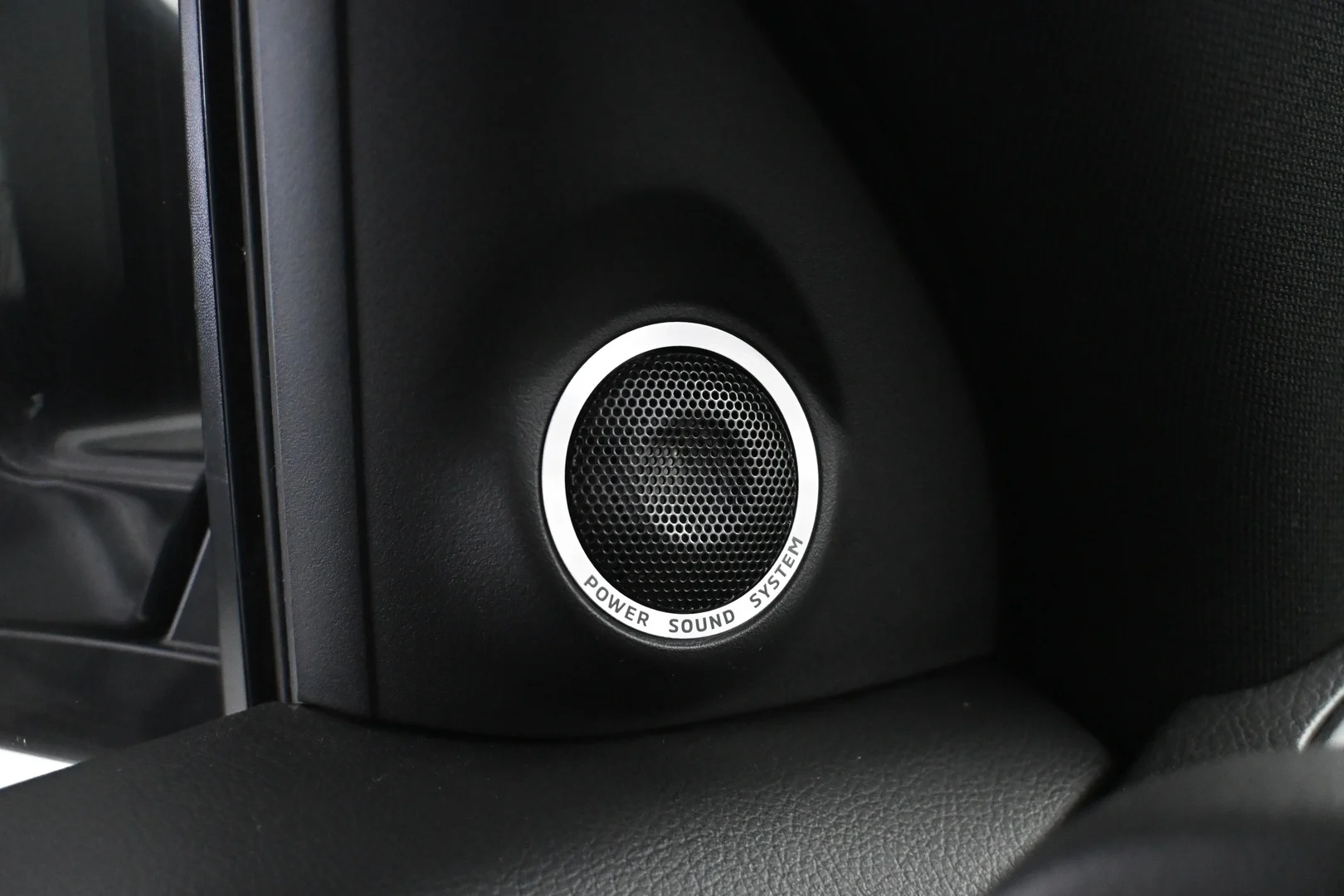 Car Image - 43TnZEfT8g3O7r9x4rxdUV