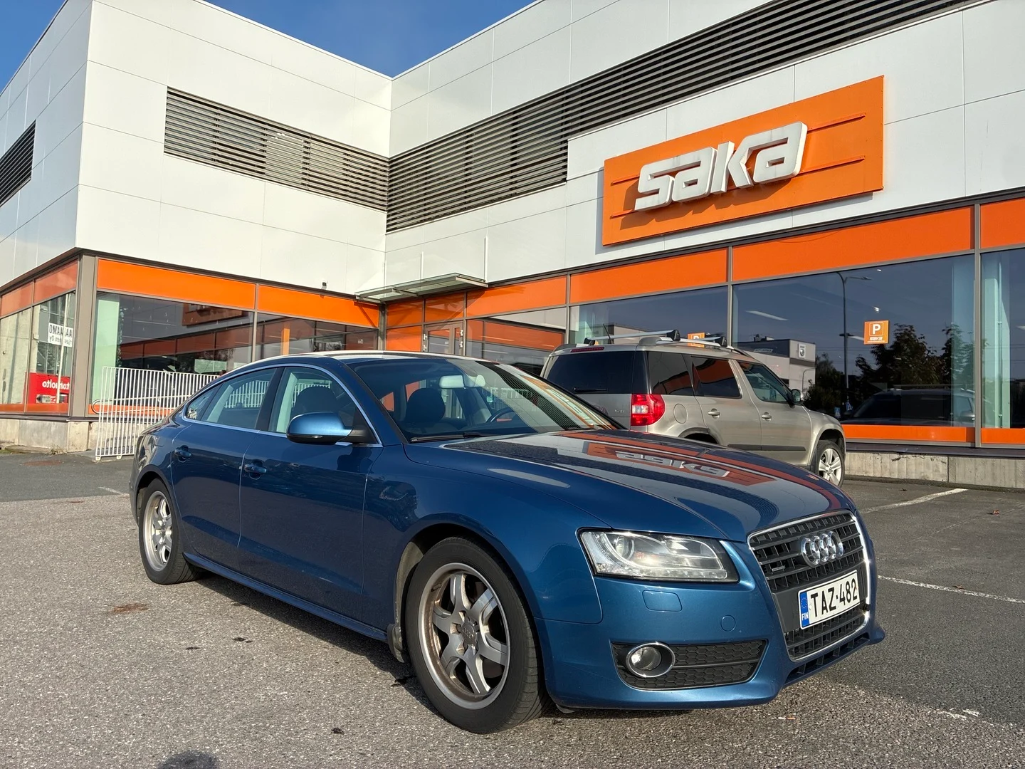 Car Image - 7KZF7ZTod5CAomI1VOGX2M