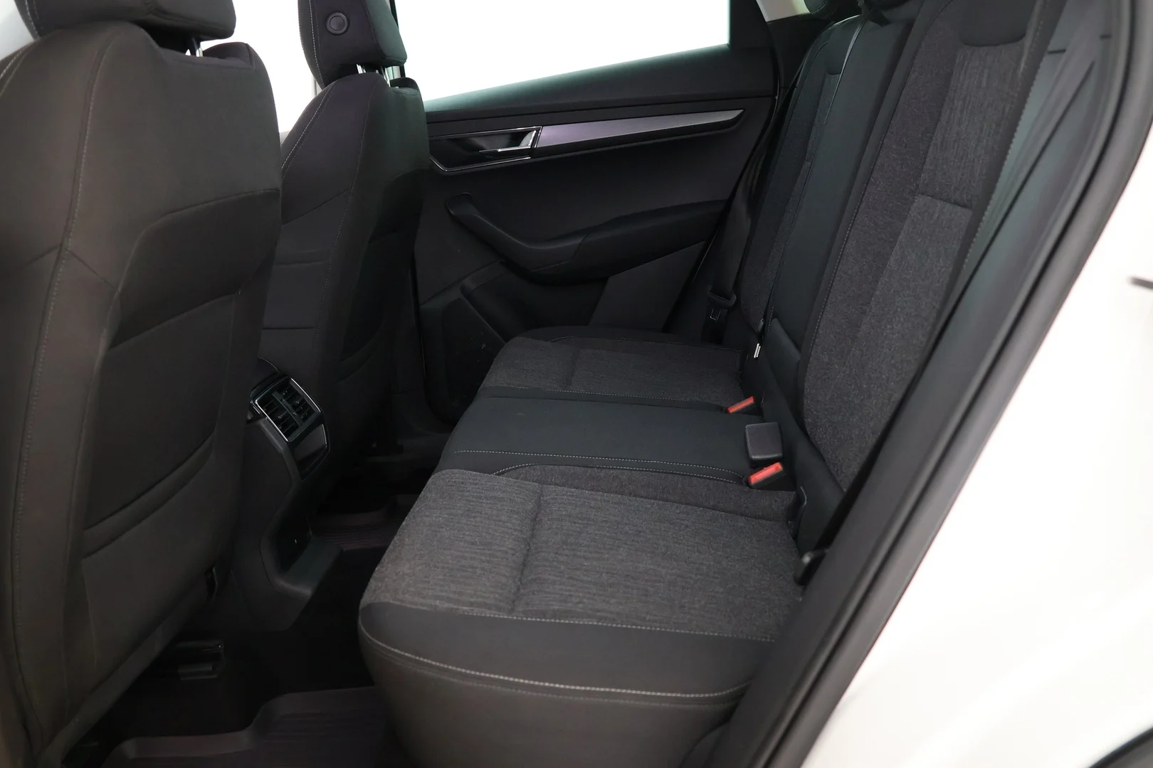 Car Image - 7Km6zw9jDYTQKeack71WeV