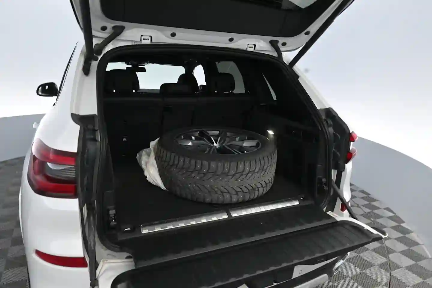 Car Image - Sv62XHijIJm7wCdT6iU6F