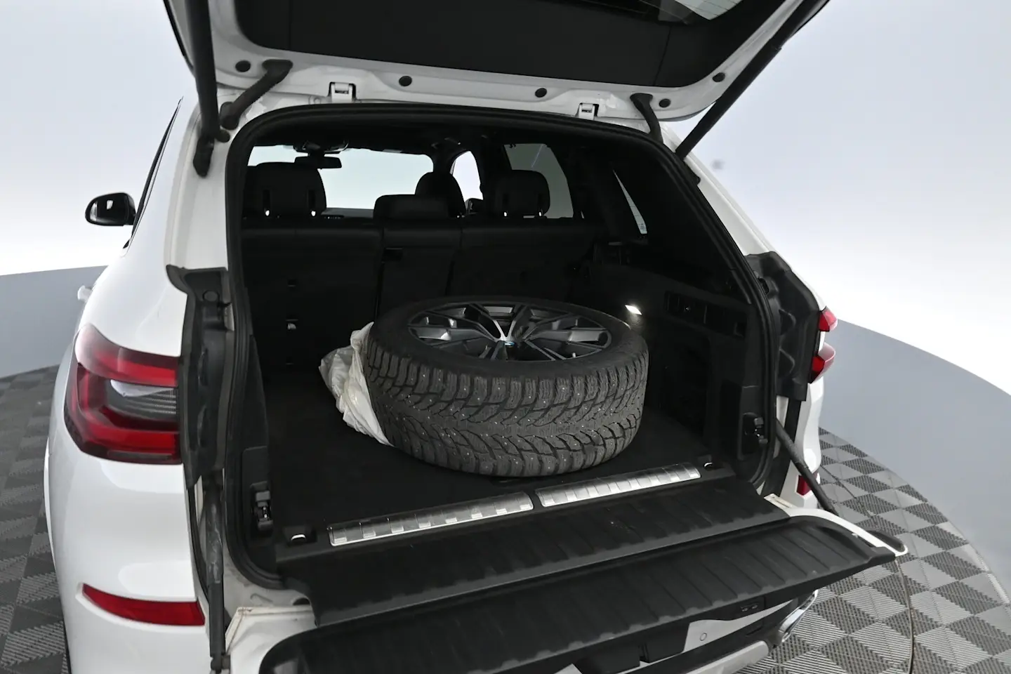 Car Image - Sv62XHijIJm7wCdT6iU6F