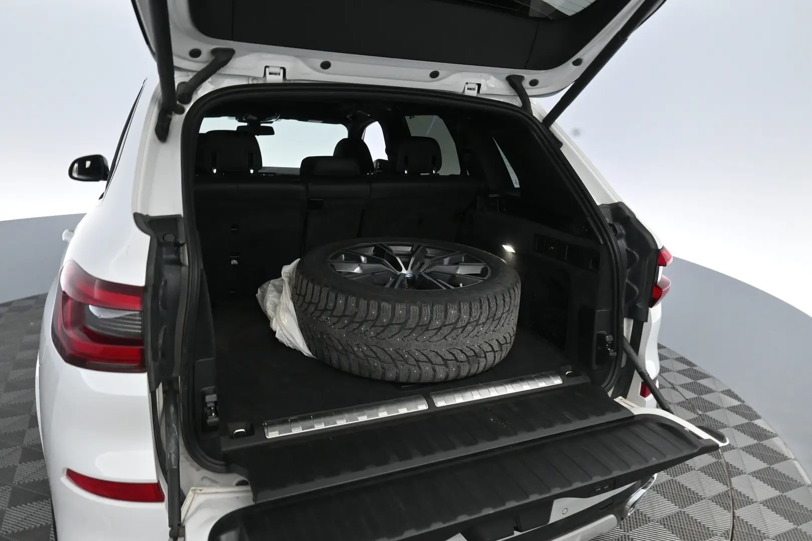 Car Image - Sv62XHijIJm7wCdT6iU6F