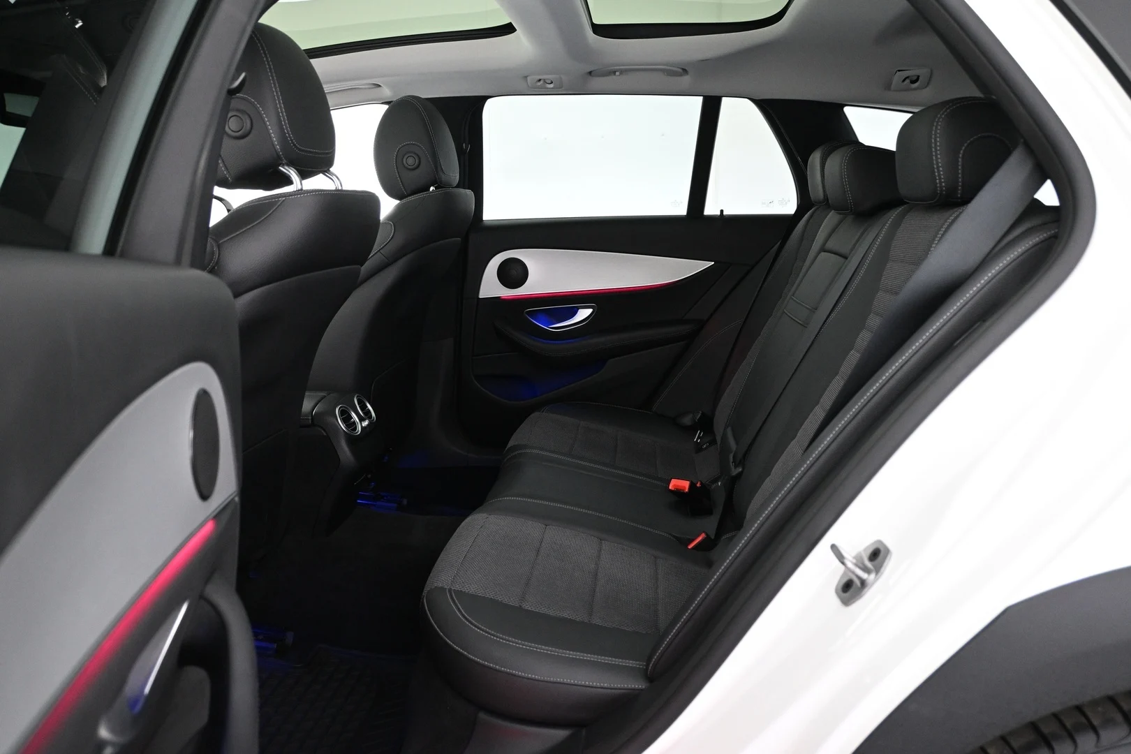 Car Image - 3ShBbBQpWLc8s6zYwTb1UV