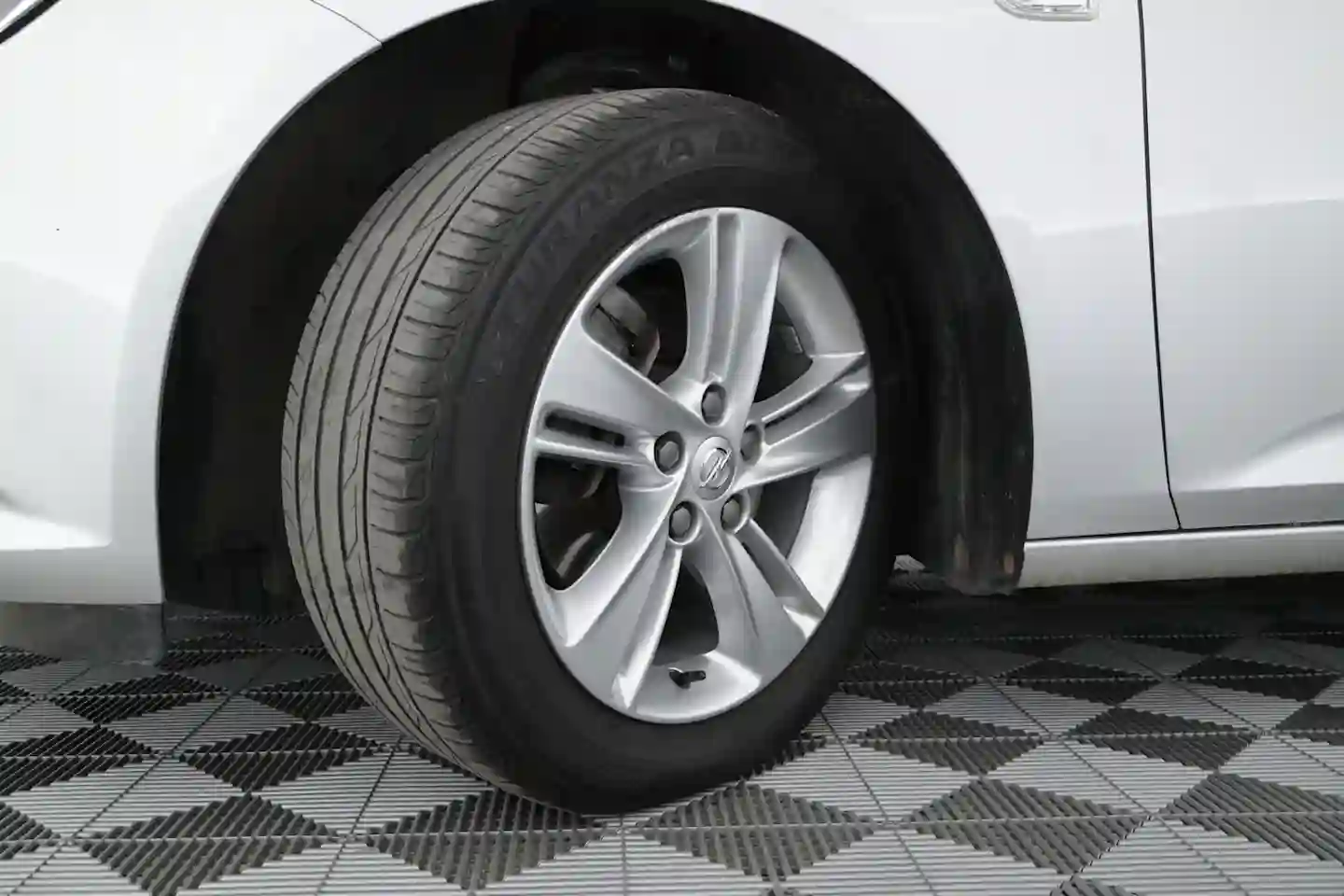 Car Image - 307thW2deAAYzTdgr2ENDo