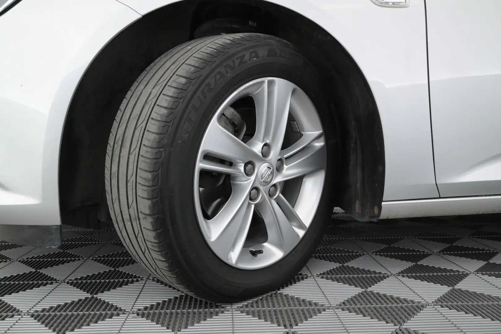 Car Image - 307thW2deAAYzTdgr2ENDo
