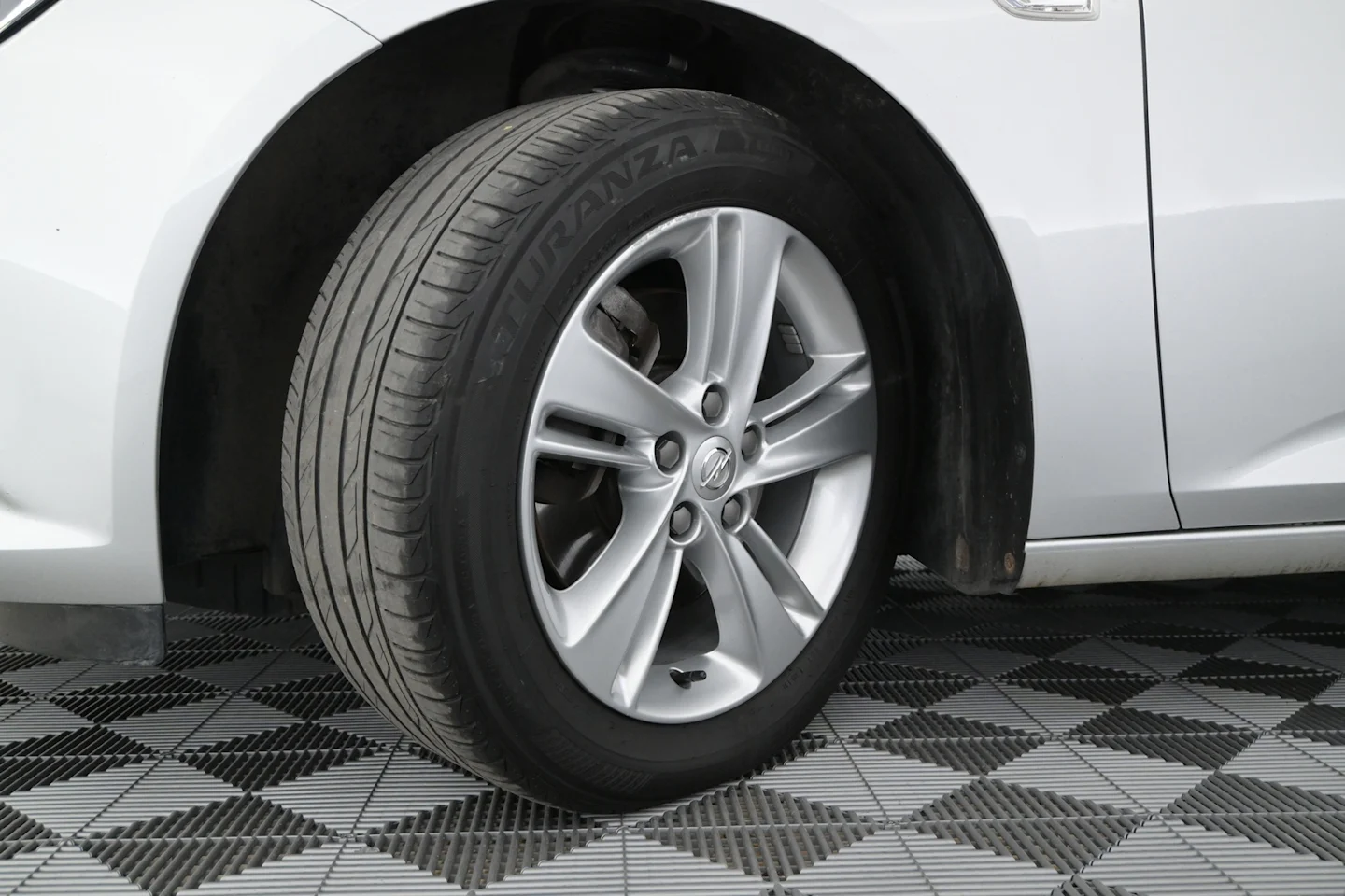 Car Image - 307thW2deAAYzTdgr2ENDo