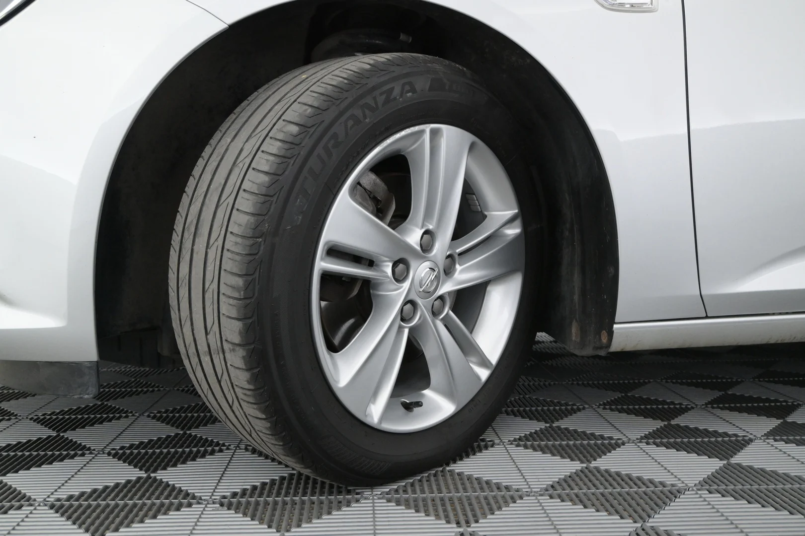 Car Image - 307thW2deAAYzTdgr2ENDo