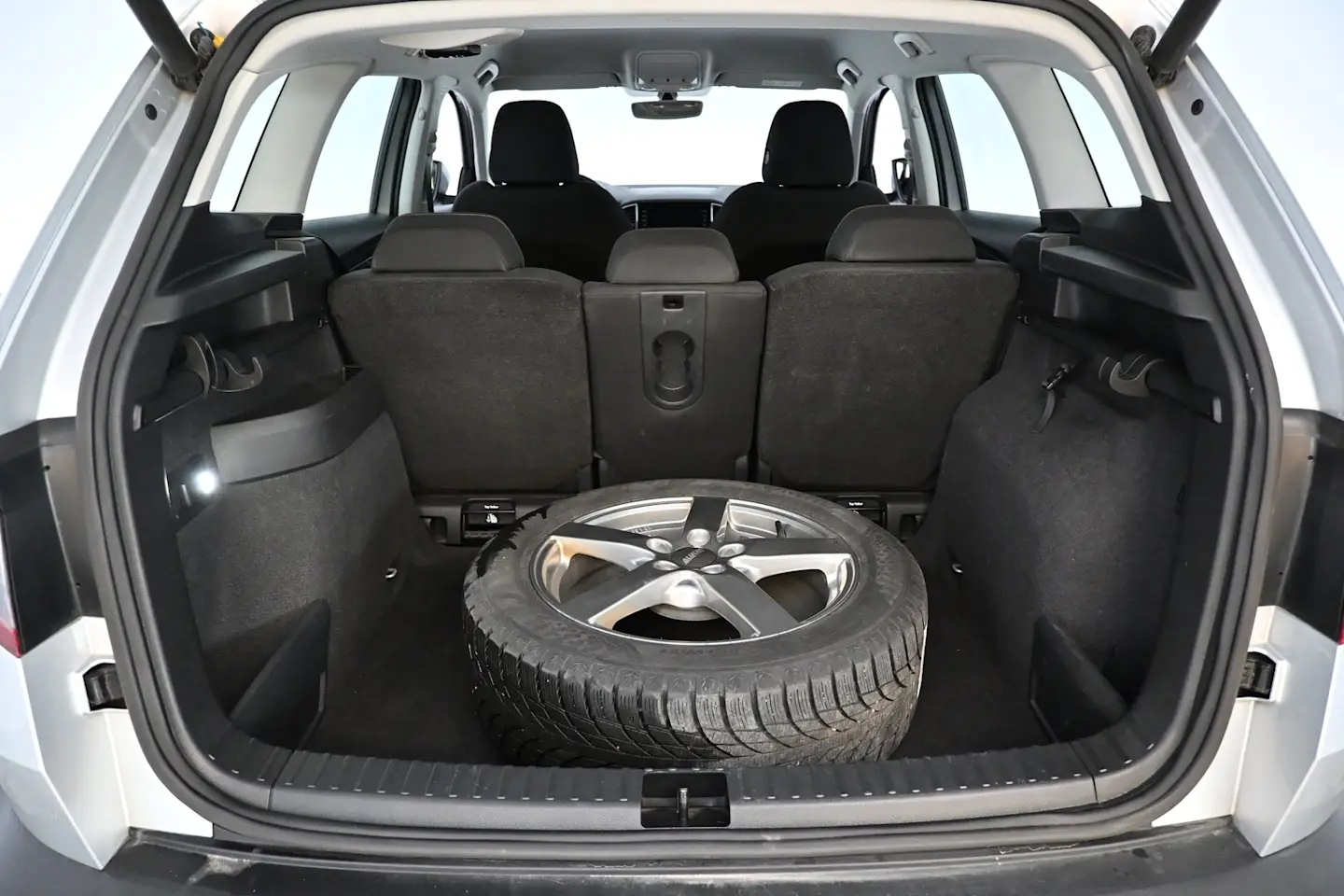 Car Image - 6Wo2fU2hyyGEo6cWGqBxQE