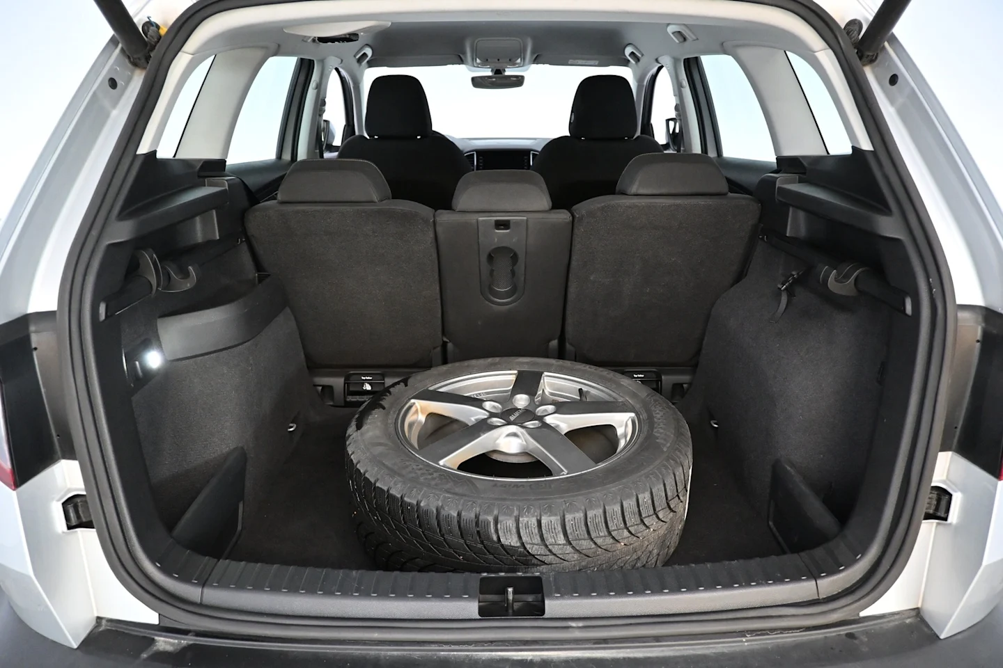 Car Image - 6Wo2fU2hyyGEo6cWGqBxQE