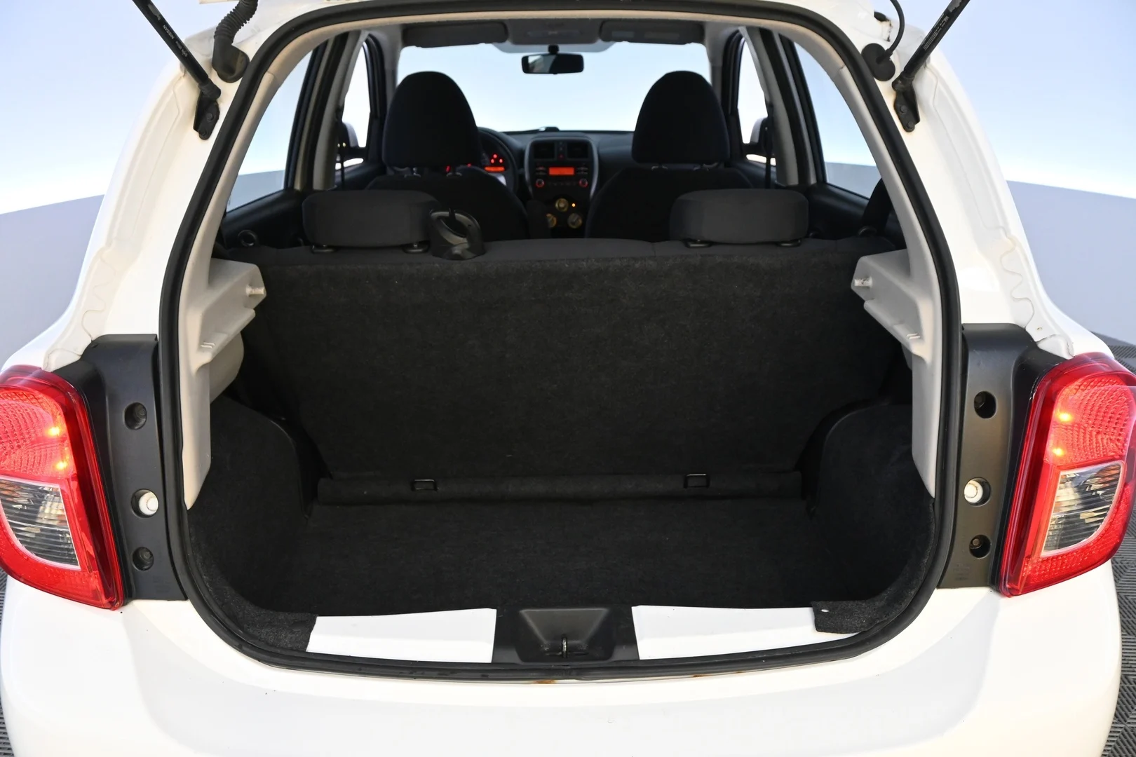 Car Image - 64InH0la8TmXgWda8UABfM