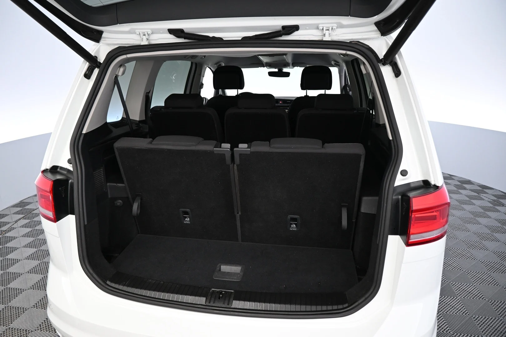 Car Image - 1K1zSa2gdDbaDrEnh48g6u