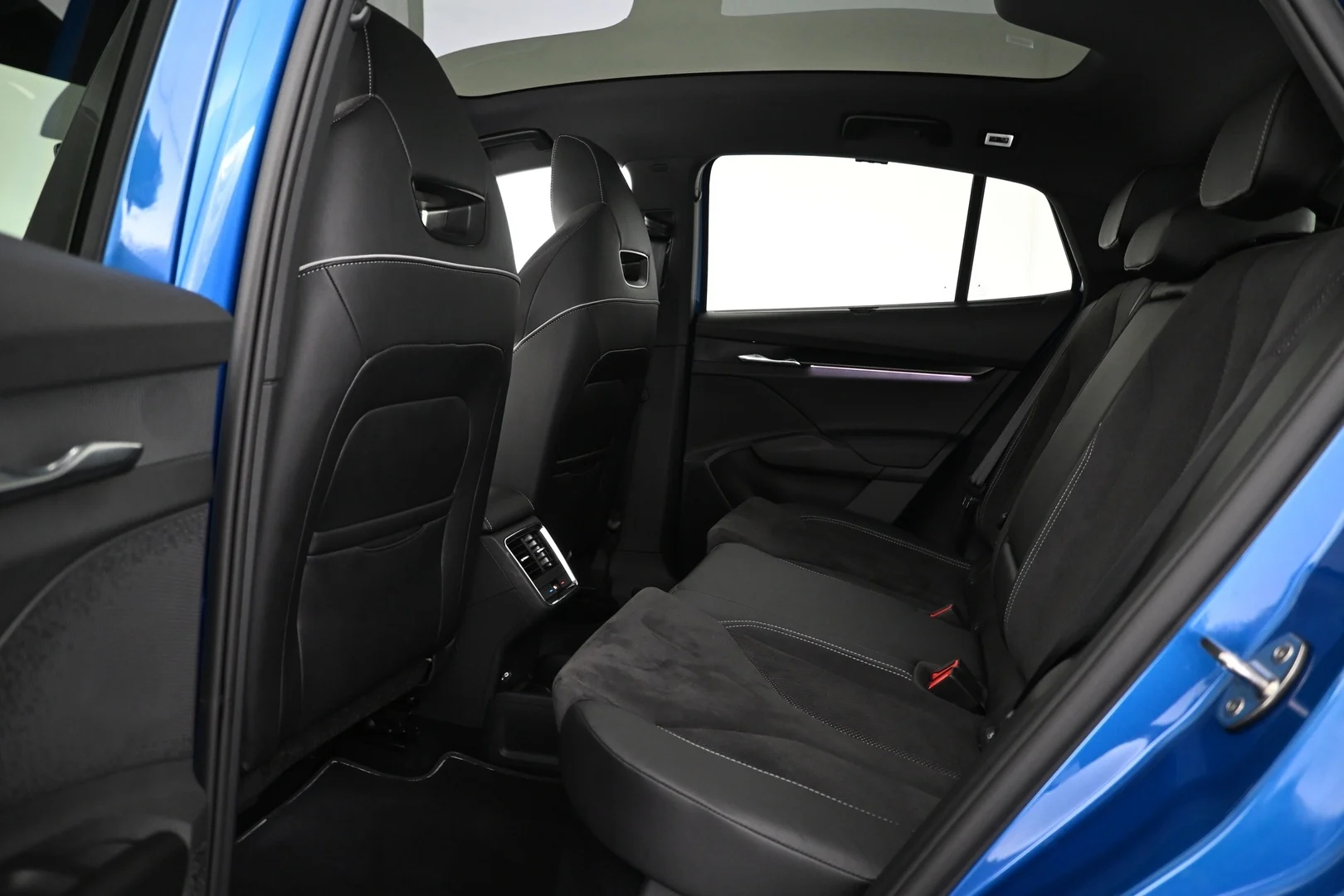 Car Image - 3P7G82Ki1Oln7hcNLumErz