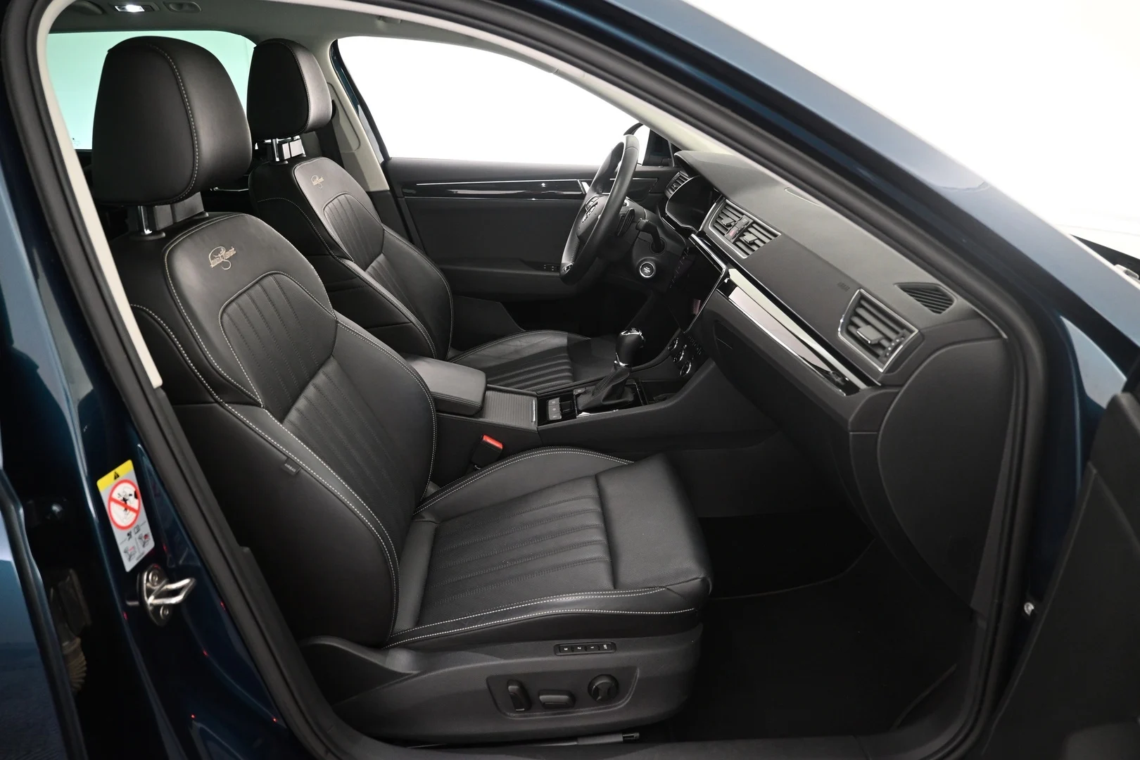 Car Image - 3luBQg5DFdaNvQyb7UHtwK