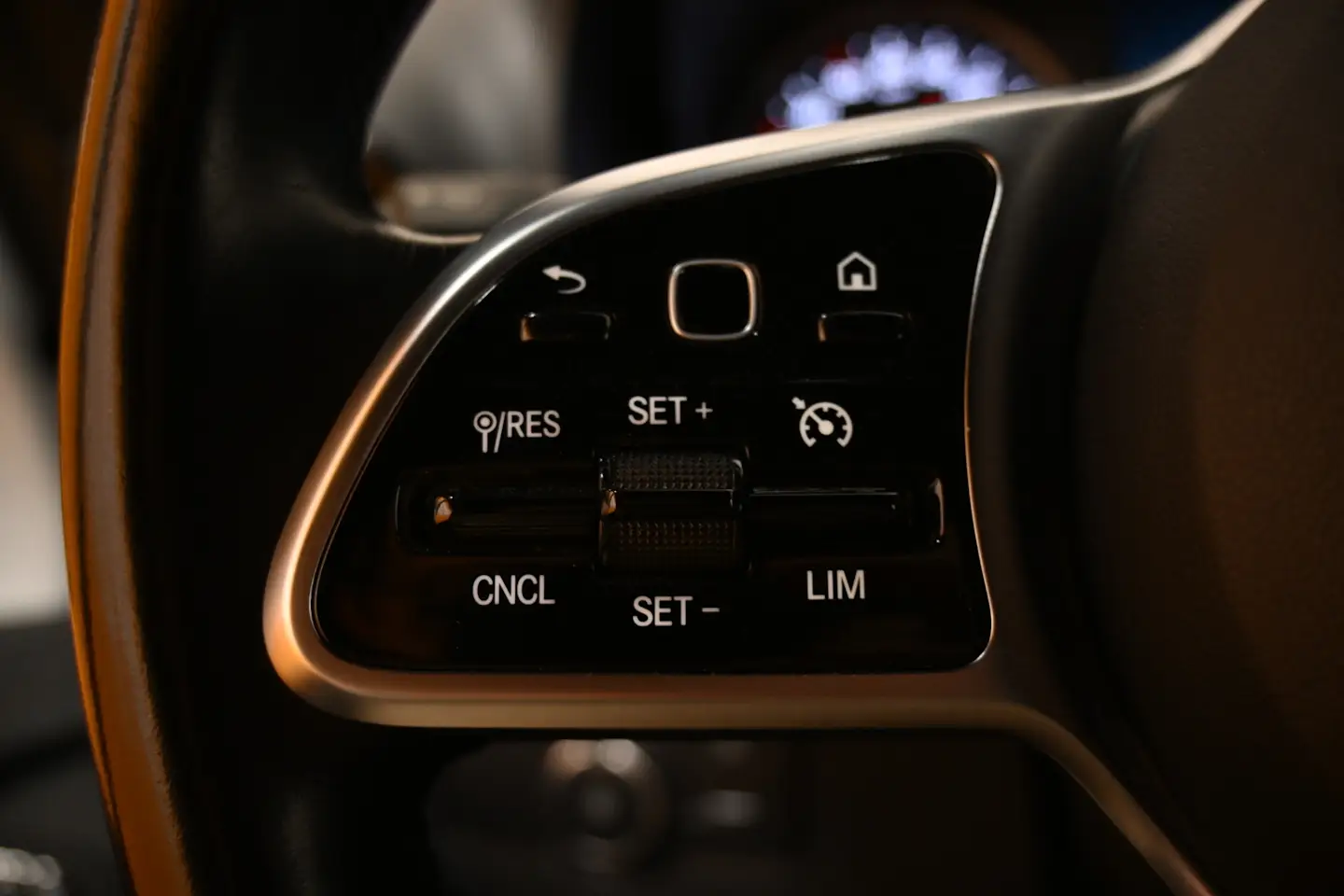 Car Image - 2vzqsaIVLKqSIltqTGD6Q8