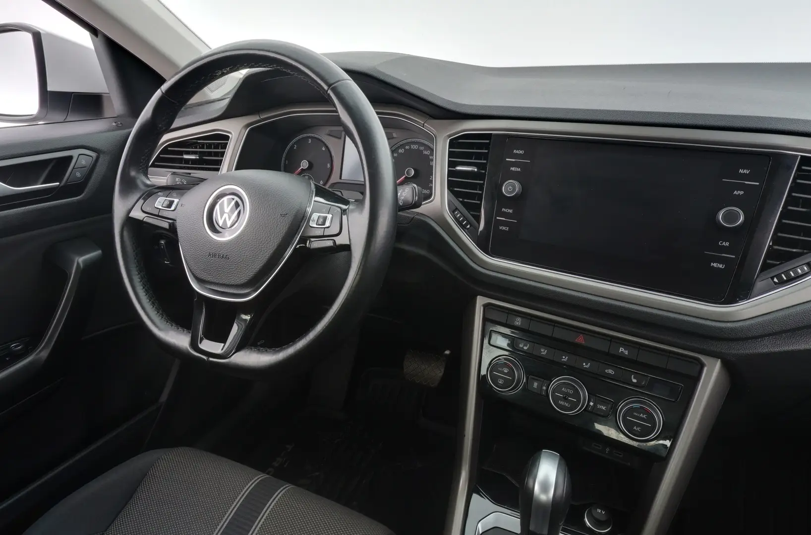 Car Image - pt1HDO1JH8iSDLHhVaG5n