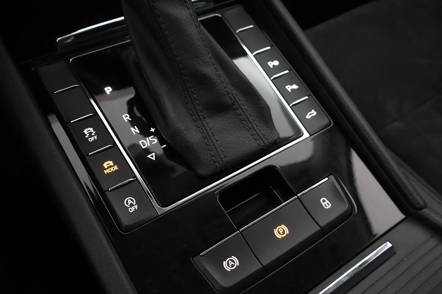 Car Image - 3rhj9ttfv7XUEbrP2QINiC