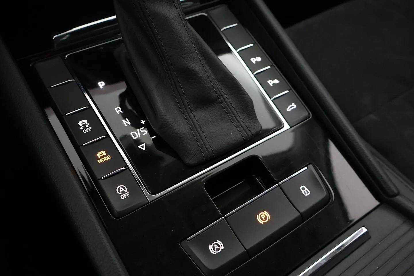 Car Image - 3rhj9ttfv7XUEbrP2QINiC