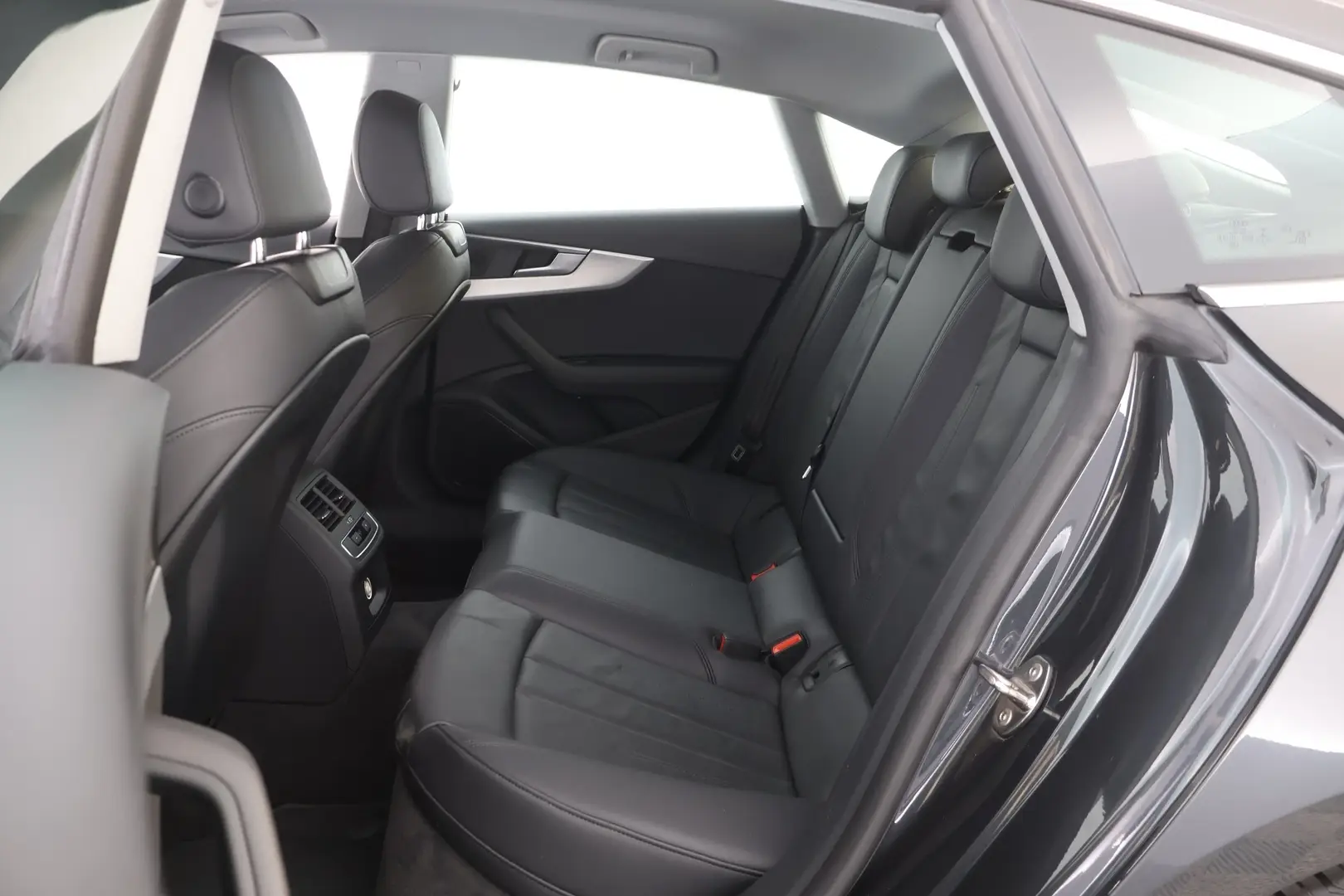 Car Image - 1QMd1DfSSz61flzd8rEsNa
