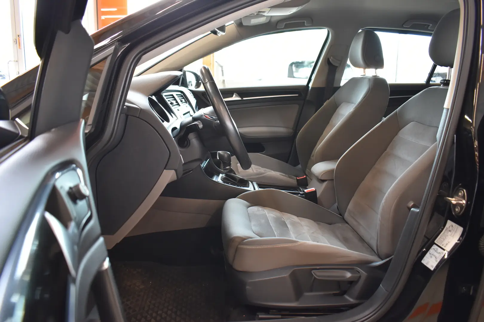 Car Image - 4ga8Bj7My1T8bfjv20IA2F