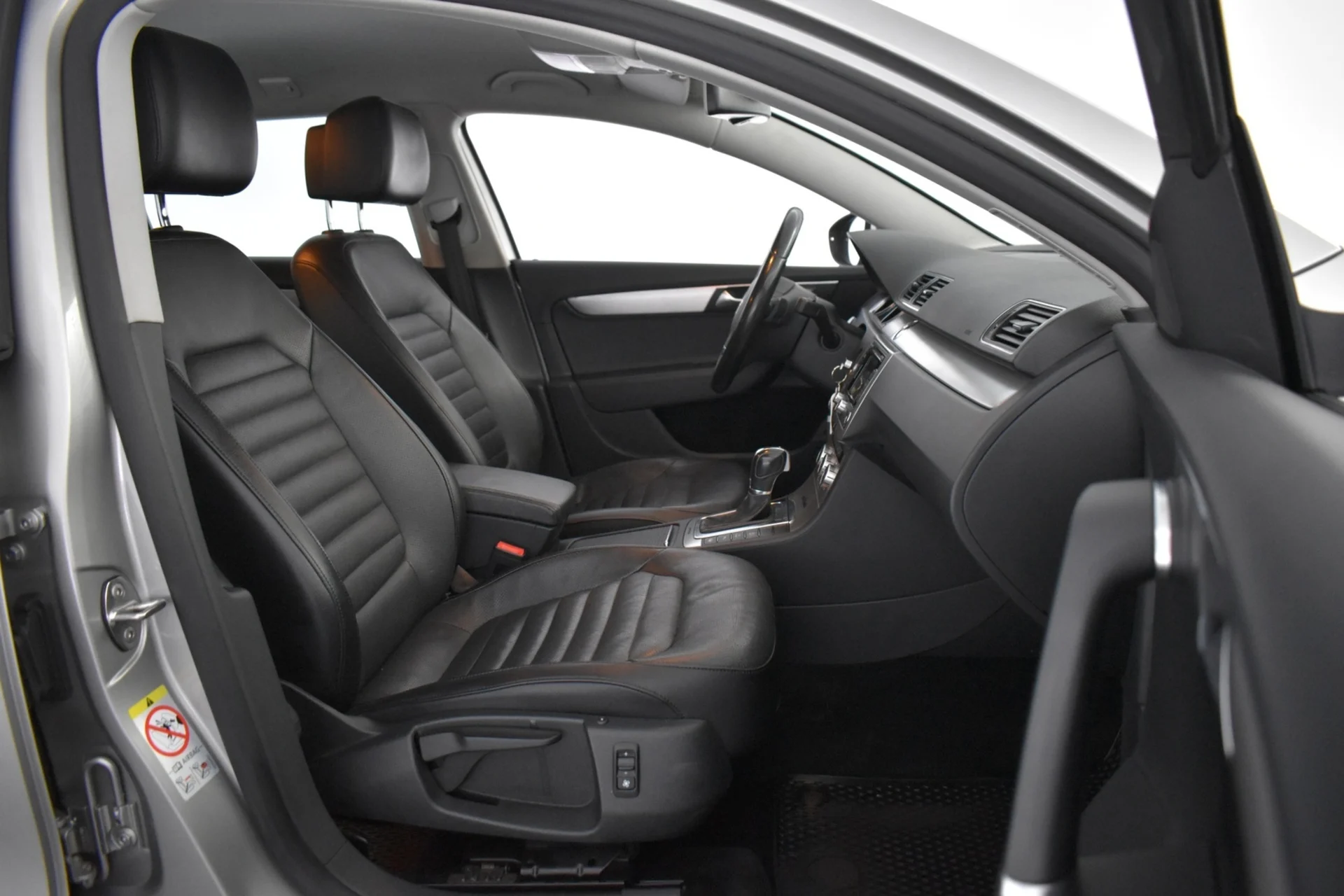 Car Image - 6I4f66zub3i7LExbnhjMRj