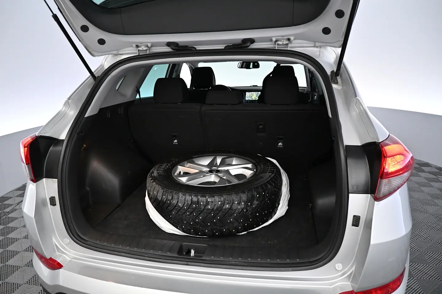 Car Image - nwXgCT8xKAvKT6cMGoOJl