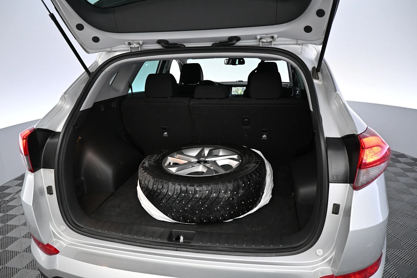 Car Image - nwXgCT8xKAvKT6cMGoOJl