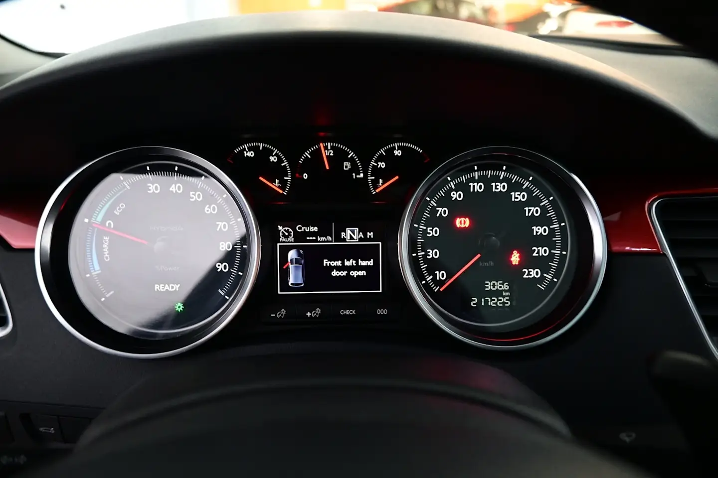 Car Image - 4Rxw3eQ6XqWsuXHgGU3myk