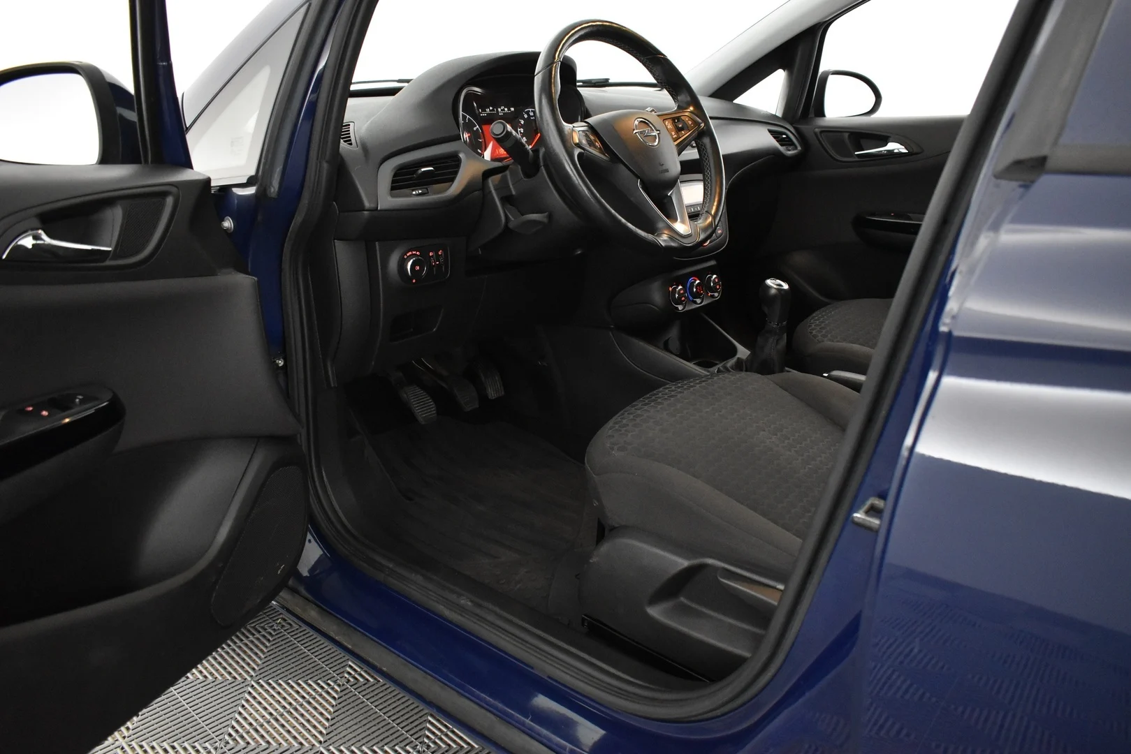 Car Image - 3f6mBDyofYay29l9FeIc9p