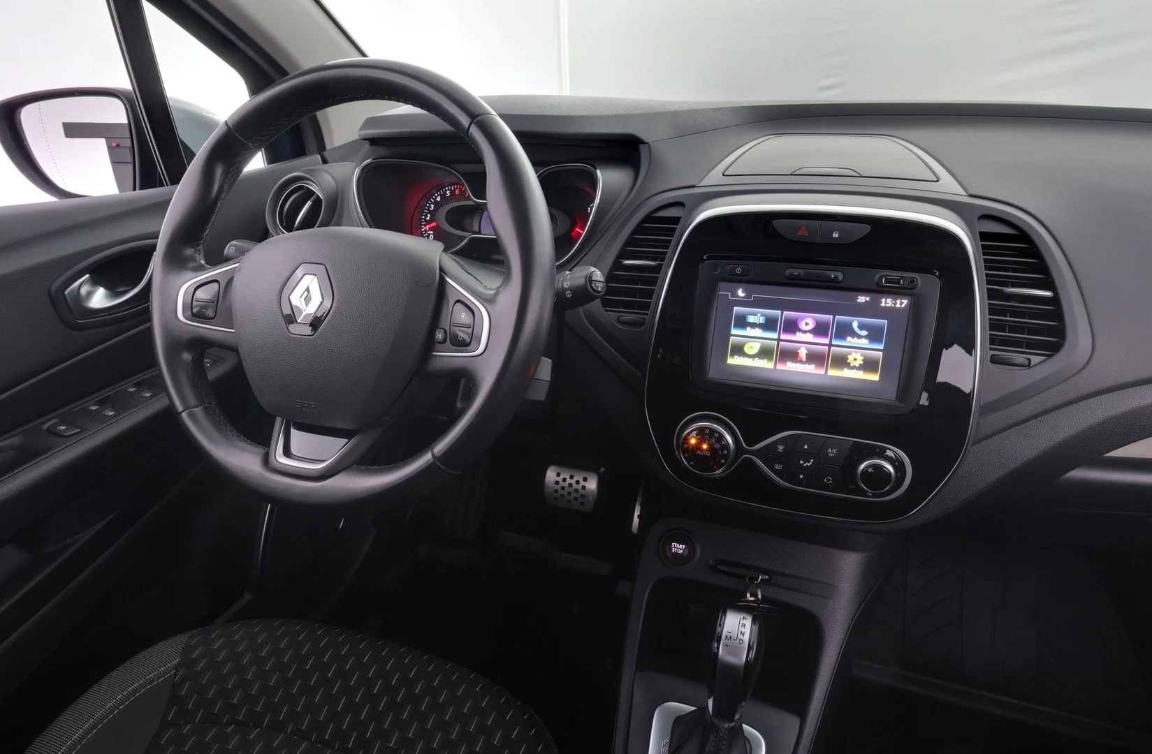 Car Image - 4qmMdd6M4VZymeqTog04Nv