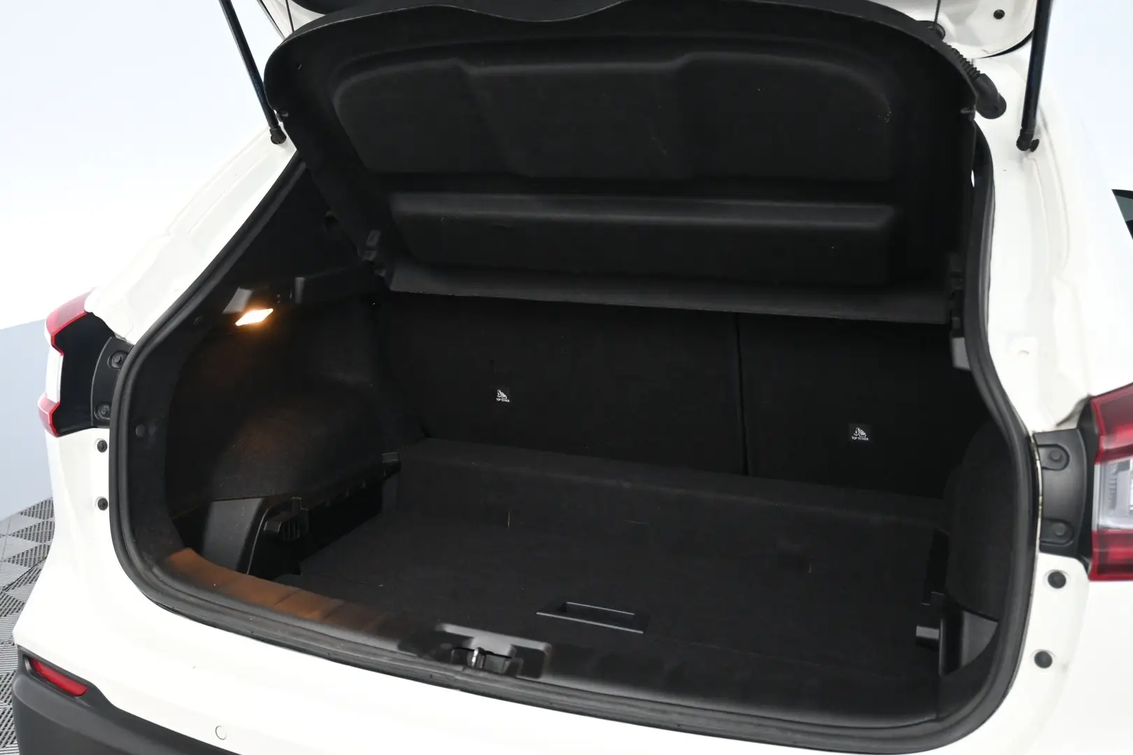 Car Image - 4js7UzV0JCAroWHY2TjNa3