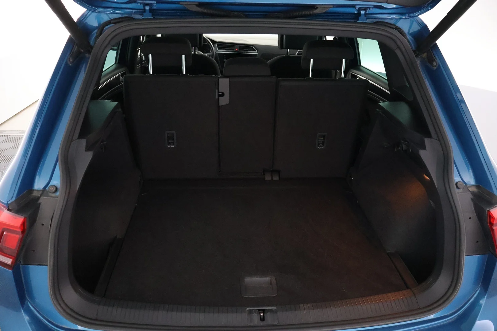 Car Image - 72RwHLBBC3Q2H5ilgNjRDV