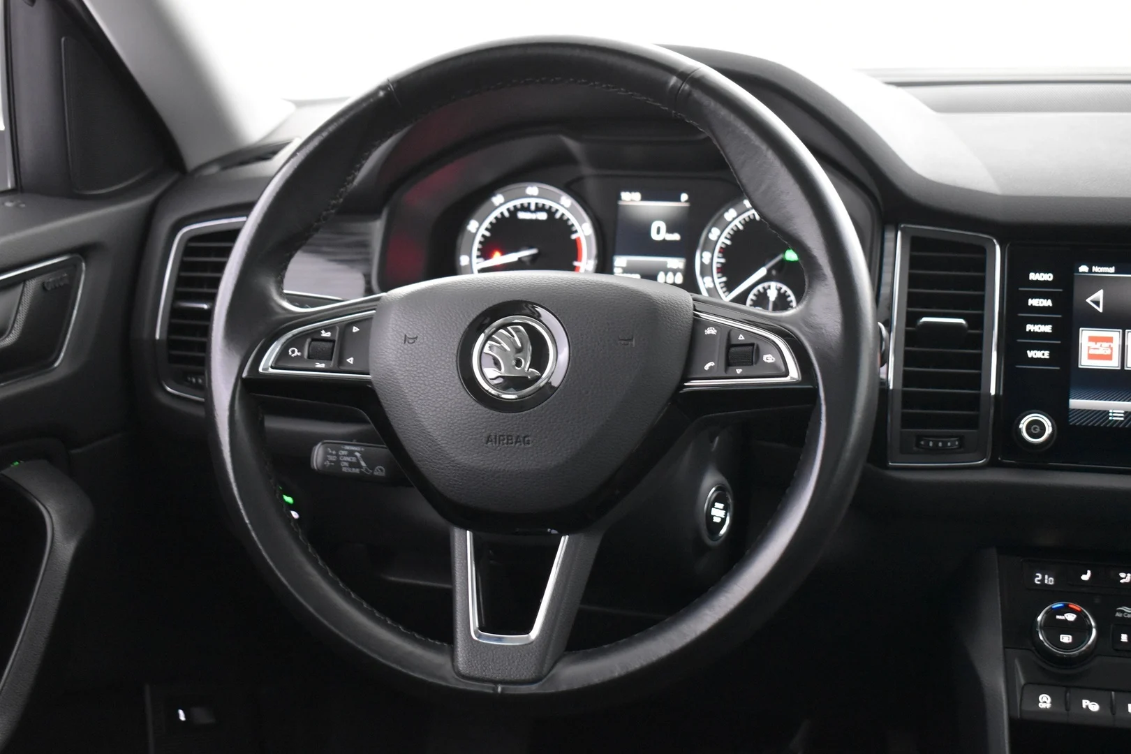 Car Image - 3TjqsmK2iTgtsFdy7QqKOO