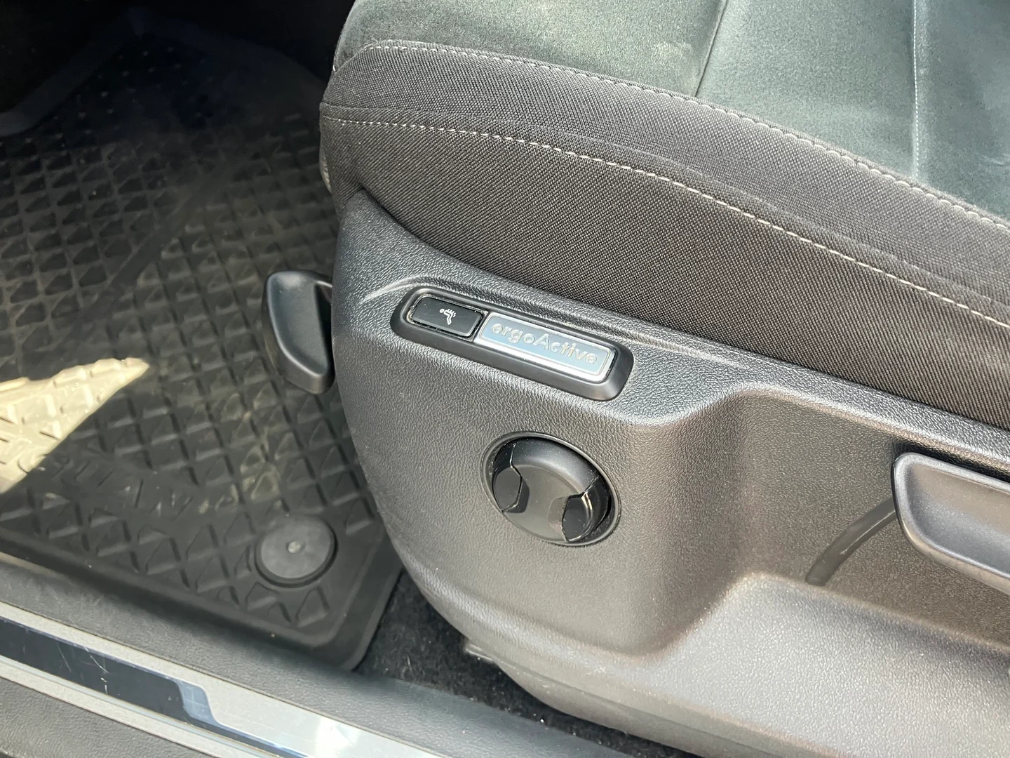 Car Image - 6HfWw7SBqkuv4D0w32uB49