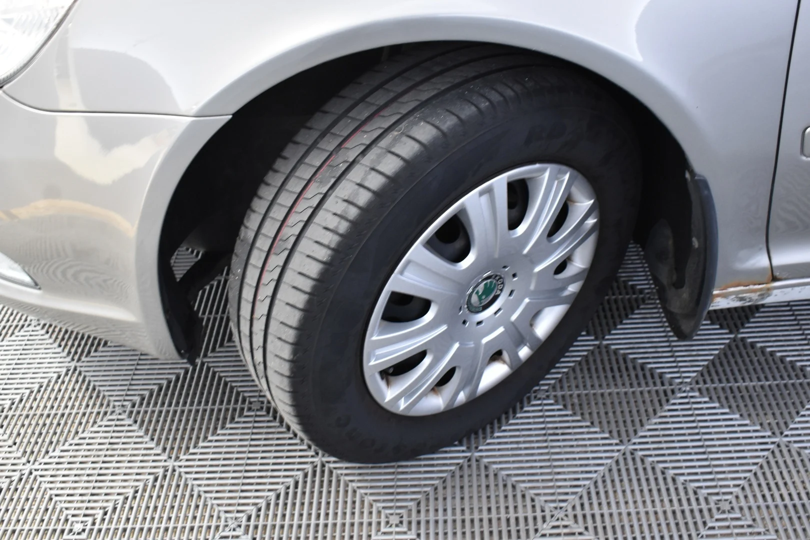 Car Image - 1lns25TQIJ5DBvGb5UOPlx