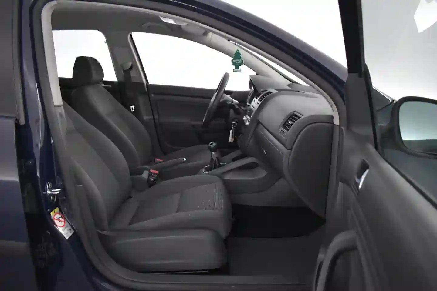 Car Image - 4AMNlYKVuVzvy24YqWlzeW