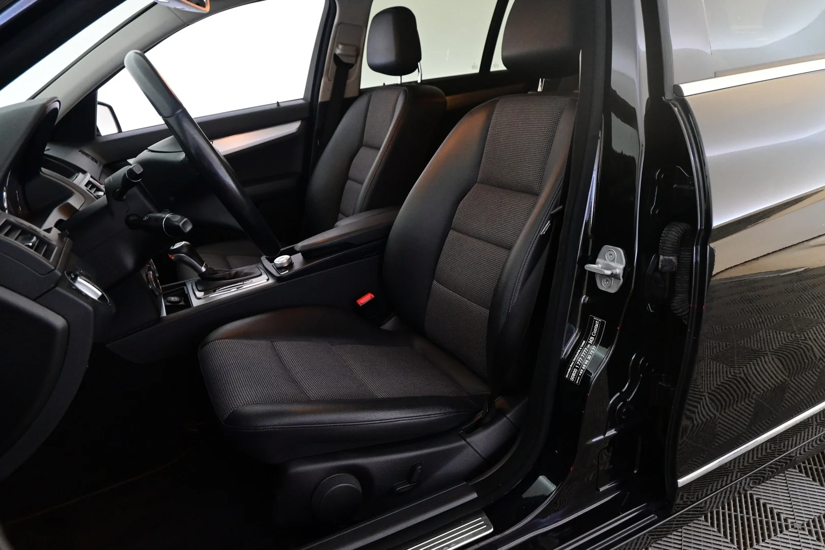 Car Image - FfJg25b9Xiv3dwdtf8XGD