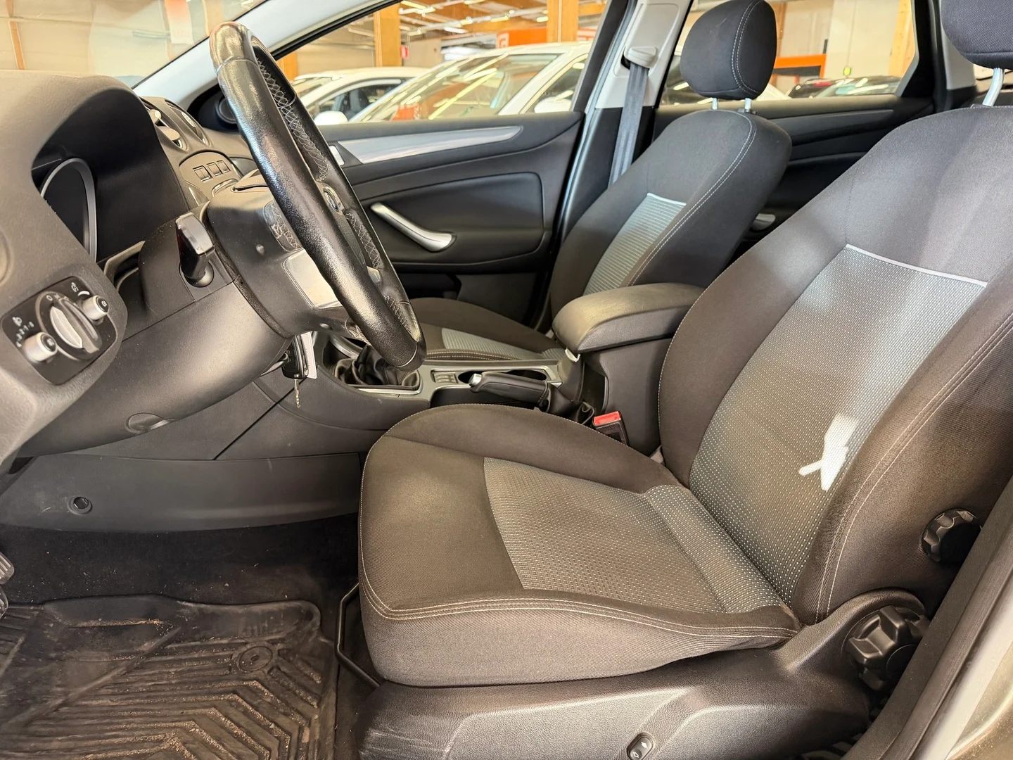 Car Image - 3FFWtG9Mb3NtVg9ii00hXx