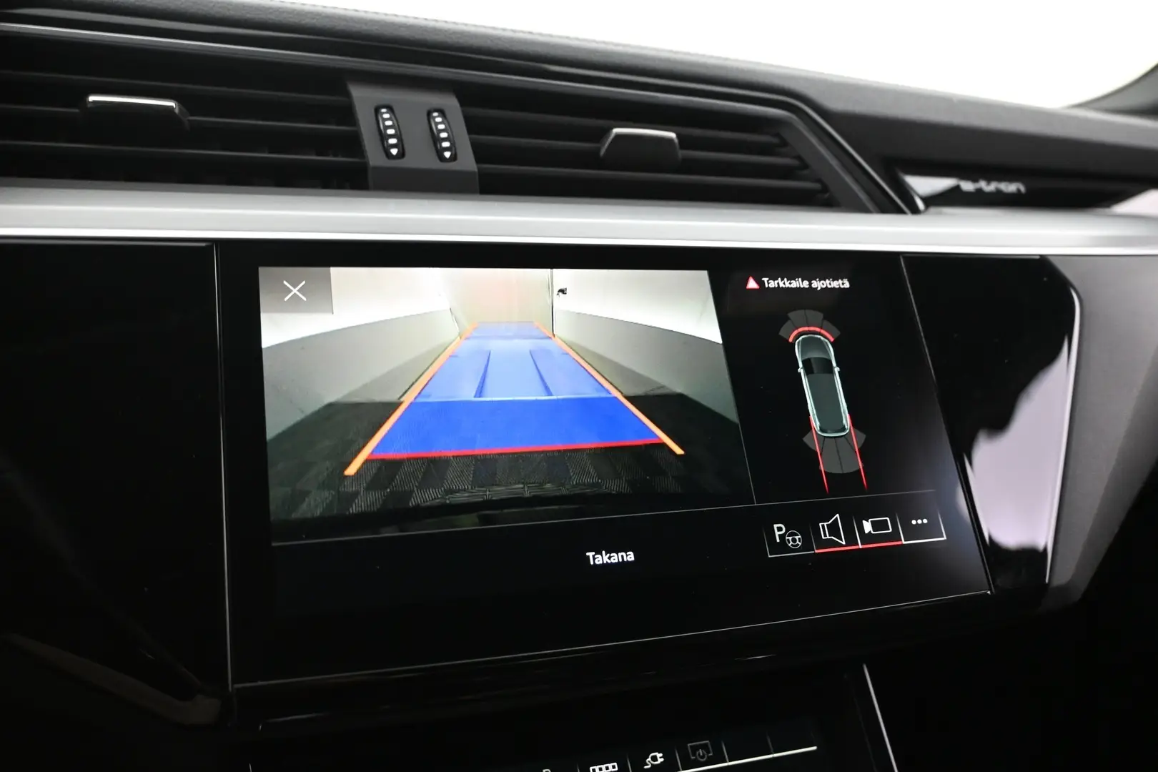 Car Image - 2LU8zTURWrBpoe0tWrrnM1