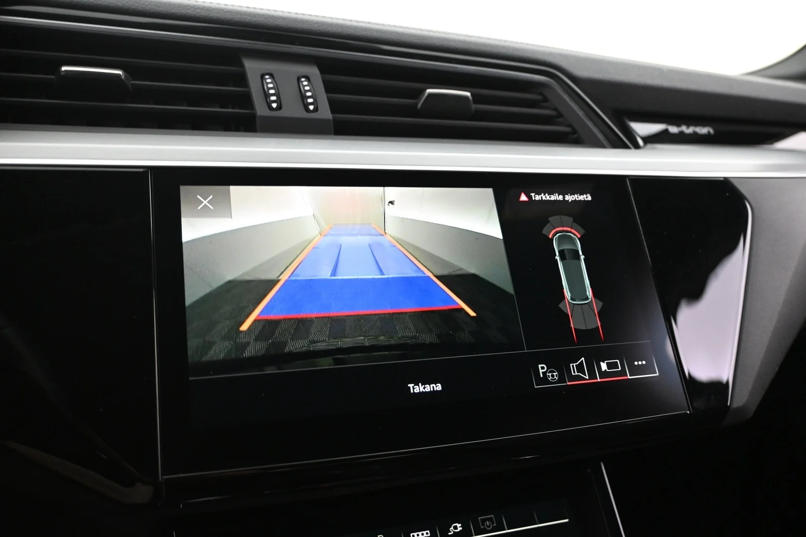 Car Image - 2LU8zTURWrBpoe0tWrrnM1
