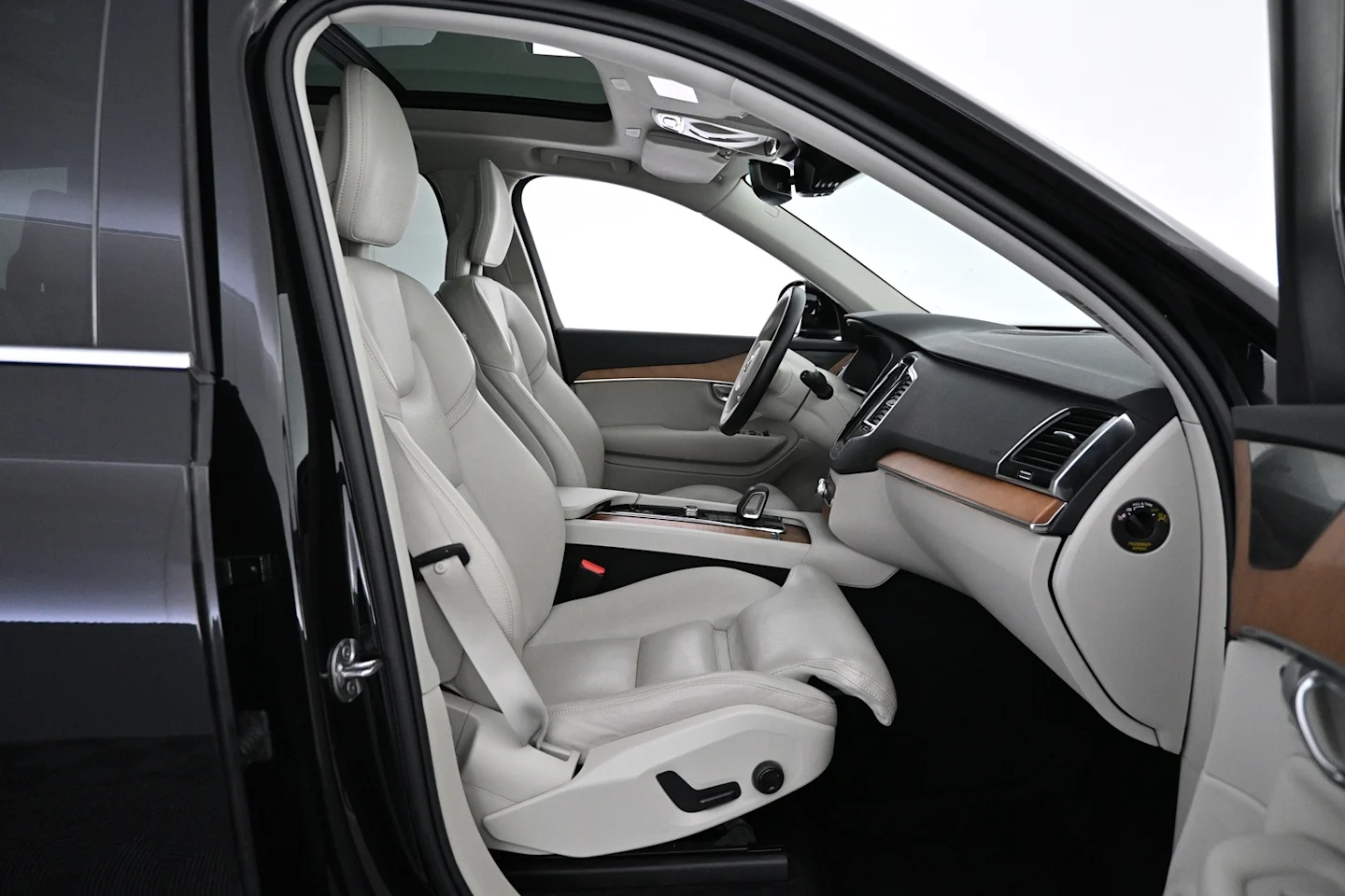 Car Image - 5JlvR56cpBzM5cDSRKoZrt