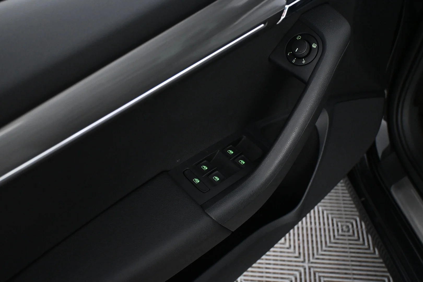 Car Image - 6cBYW1jqgVko9bWZAC2blE