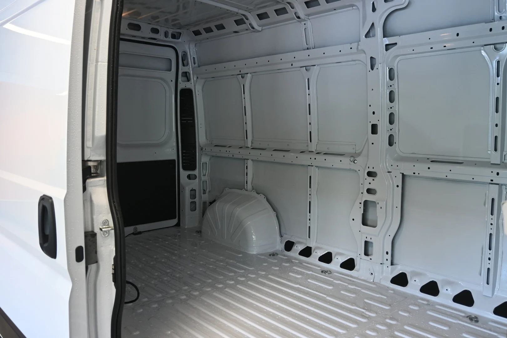 Car Image - 2XTcKjNKygbtHl8VPXEhwo